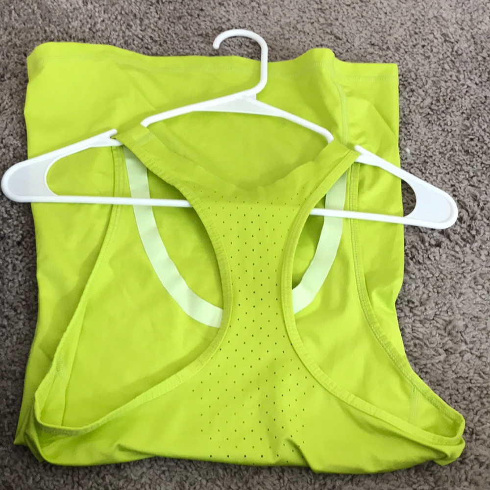 Nike racerback workout top - Picture 2 of 3